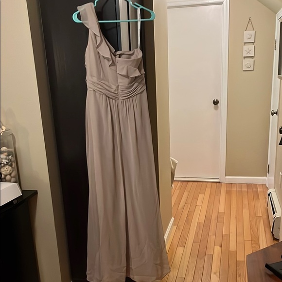 David's Bridal Elegant Gown in Cream - Picture 5 of 8